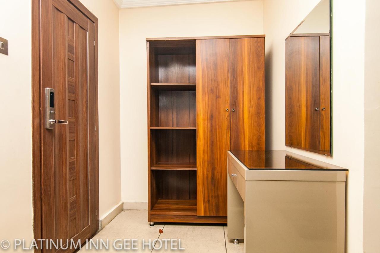Platinum Inn Gee Hotel Suru Lere Luaran gambar