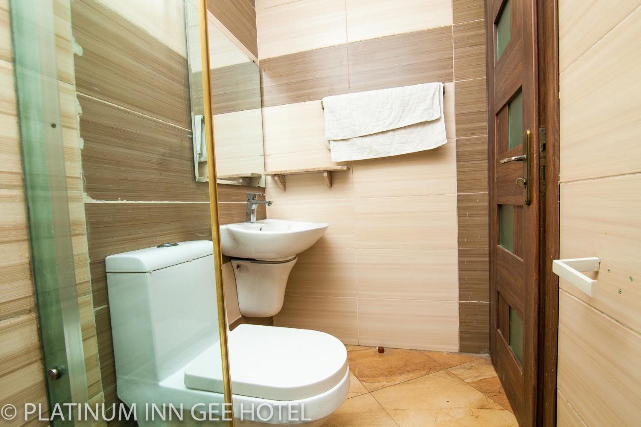 Platinum Inn Gee Hotel Suru Lere Luaran gambar