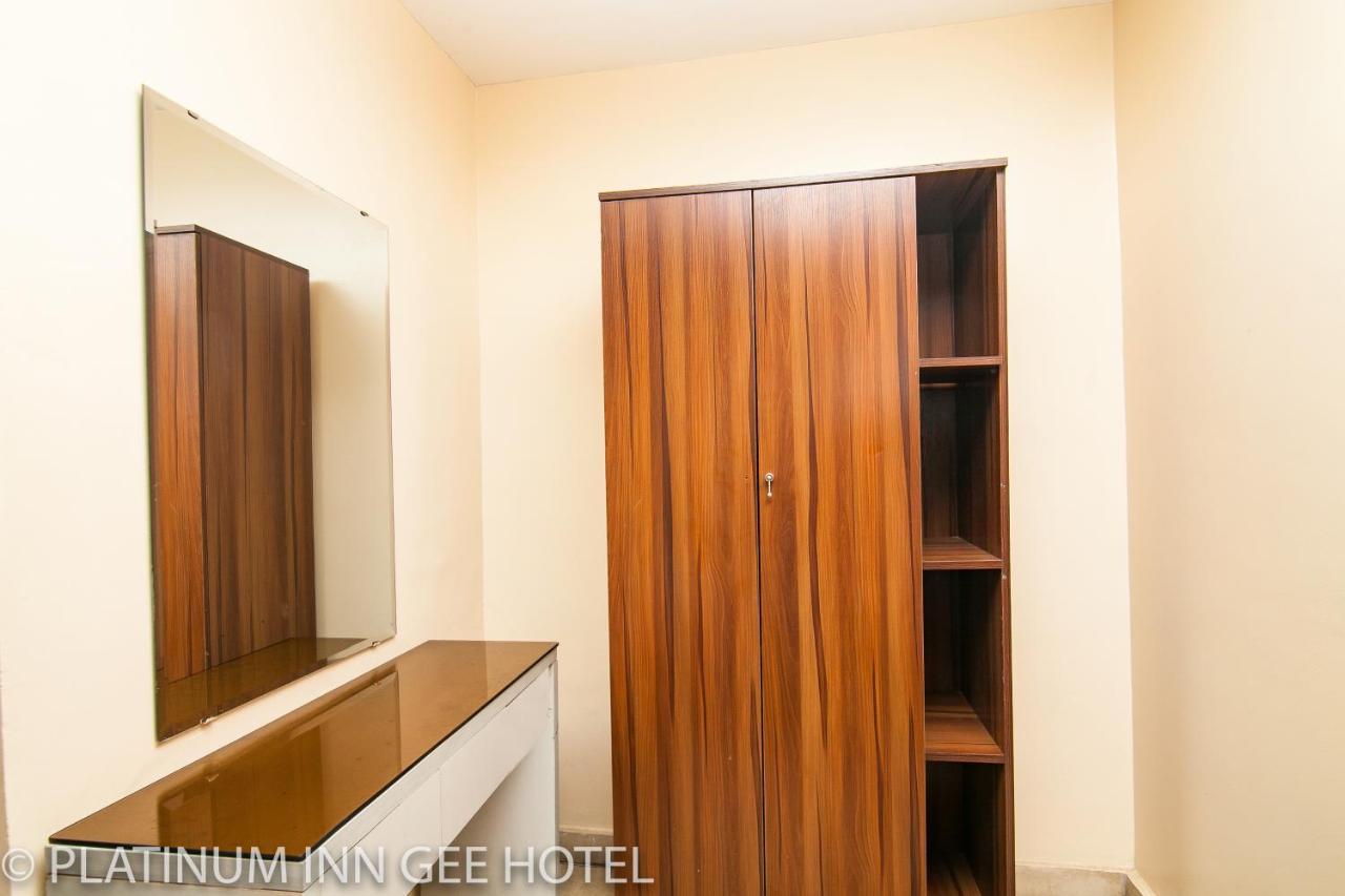 Platinum Inn Gee Hotel Suru Lere Luaran gambar