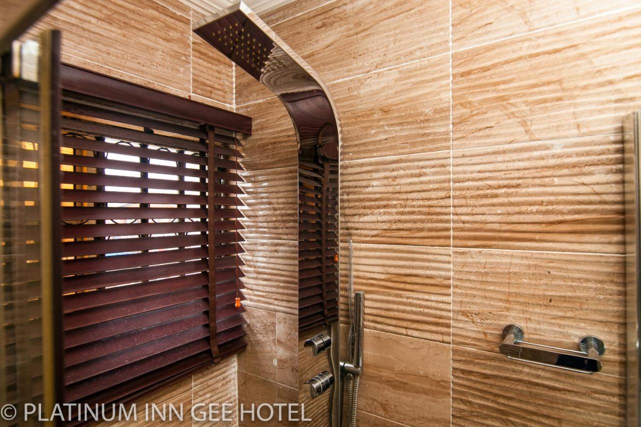 Platinum Inn Gee Hotel Suru Lere Luaran gambar